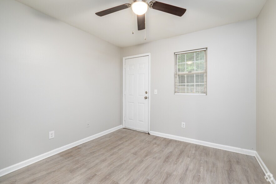 More Photos Of 3300 N Elm St, Greensboro Apartments For Sale