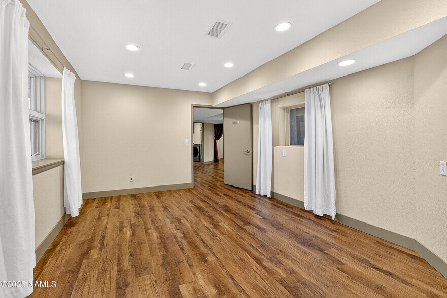 More Photos Of 1300 N Rim Dr, Flagstaff Medical For Sale