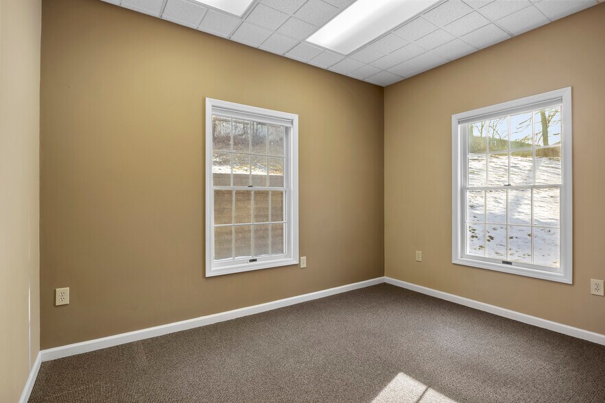 More Photos Of 250 Osborne Rd, Colonie Office For Lease