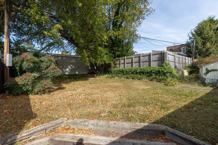 More Photos Of 1705 Lincoln st, Wilmington Storefront For Sale