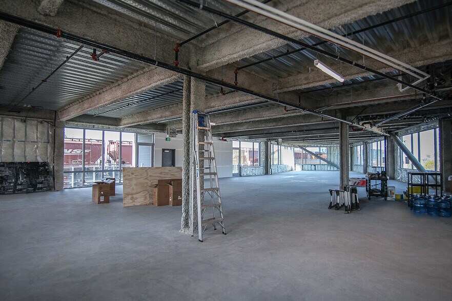 More Photos Of 275 W 3rd St, Vancouver Office Residential For Lease