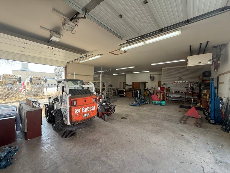 More Photos Of 1262 S Bridge St, Yorkville Service For Sale