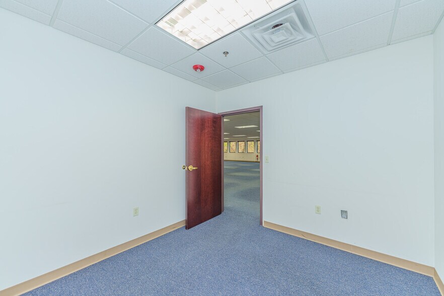 More Photos Of 10 Maxwell Dr, Clifton Park Medical For Lease