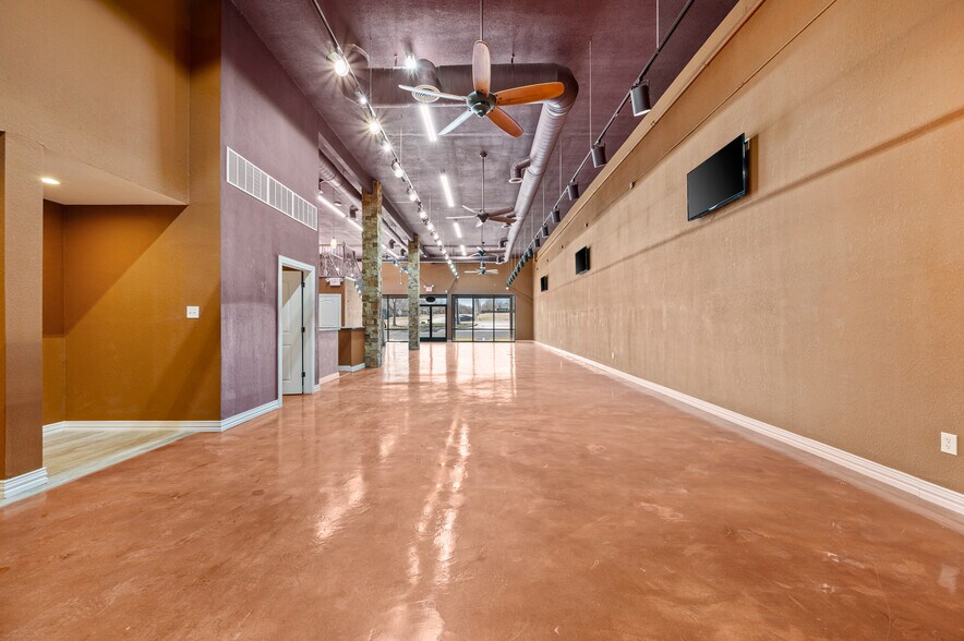 More Photos Of 7716 Davis Blvd, North Richland Hills Storefront For Lease