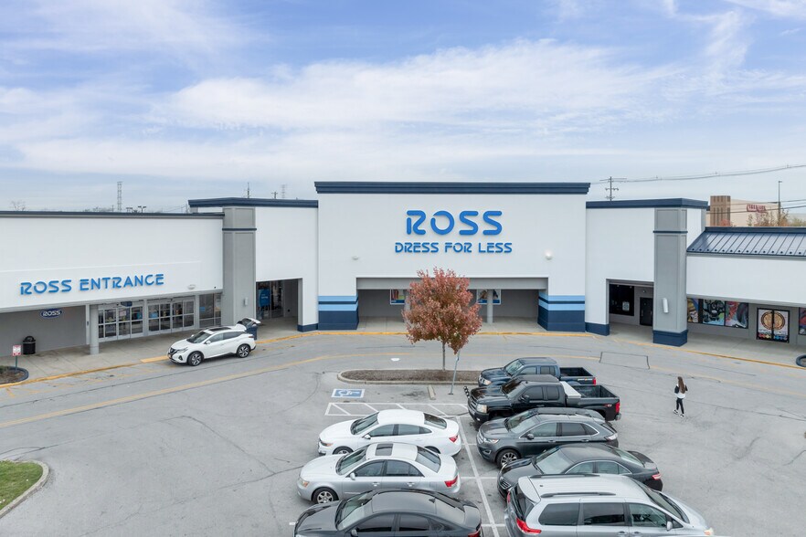 More Photos Of 127 W Tiverton Way, Lexington Unknown For Lease