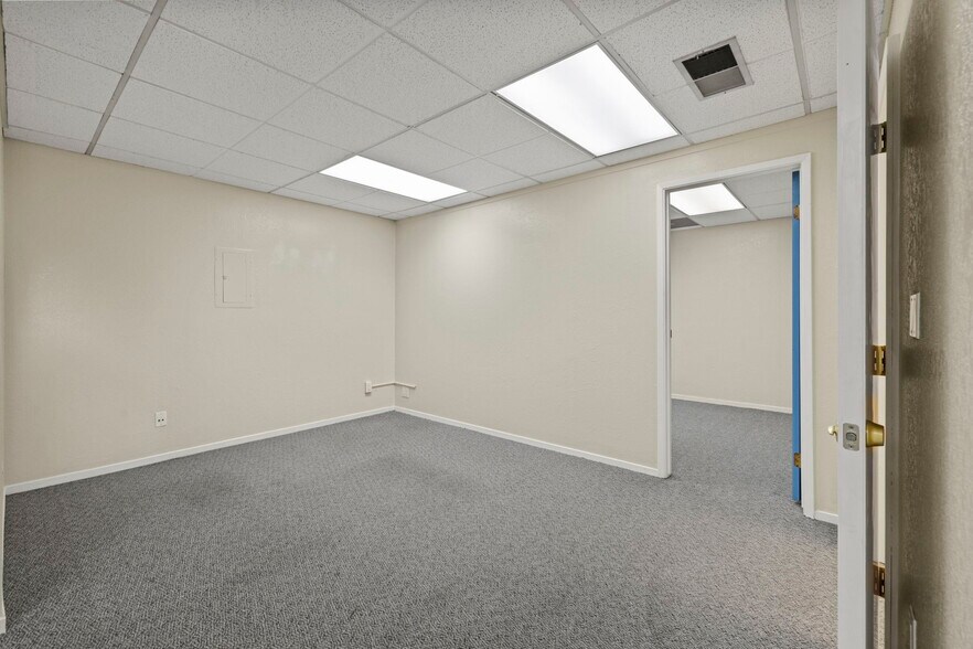 More Photos Of 1606 W Mineral King Ave, Visalia Office For Sale