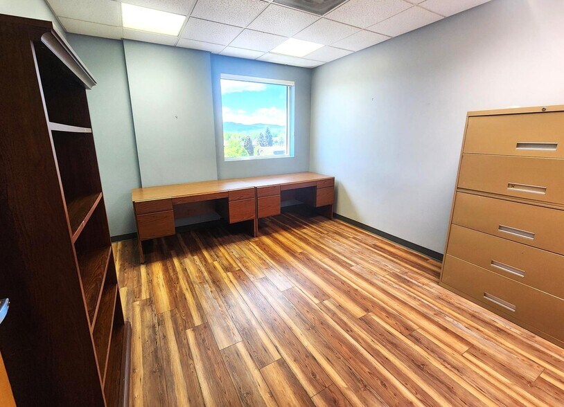 More Photos Of 2030 Mountain View Ave, Longmont Medical For Sale