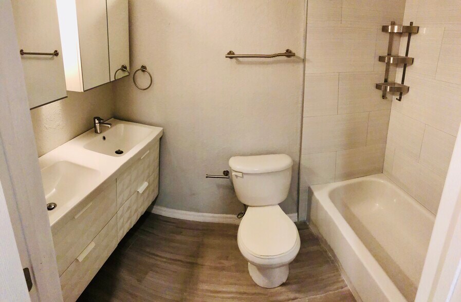 More Photos Of 115 112th Ave NE, Saint Petersburg Specialty For Sale