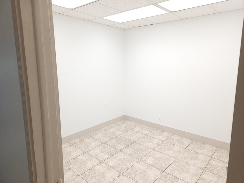 More Photos Of 650 NW 105th St, Miami Warehouse For Lease