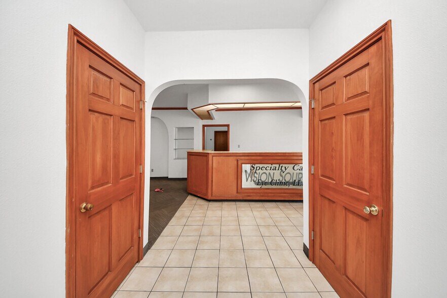 More Photos Of 13615 Bellaire Blvd, Houston Medical For Lease