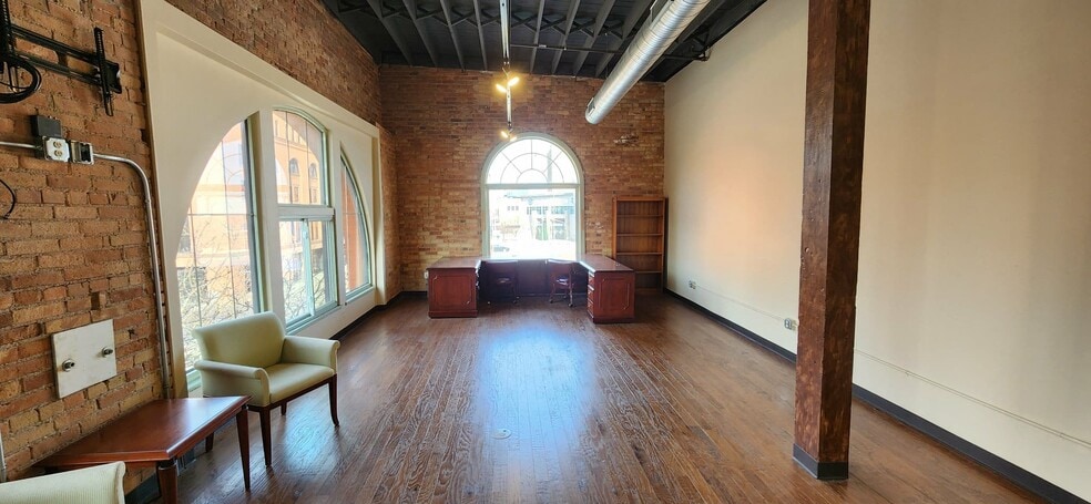 More Photos Of 25 S Huron St, Toledo Office For Lease