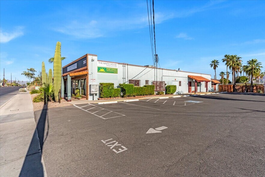 More Photos Of 2561-2563 E Fort Lowell Rd, Tucson Freestanding For Sale