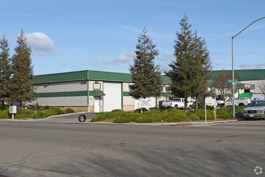 Primary Photo Of 2200 Rockefeller Dr, Ceres Warehouse For Lease