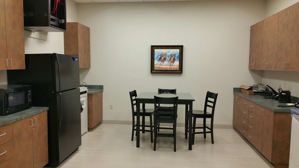 More Photos Of 2152 S Vineyard Ave, Mesa Office For Lease