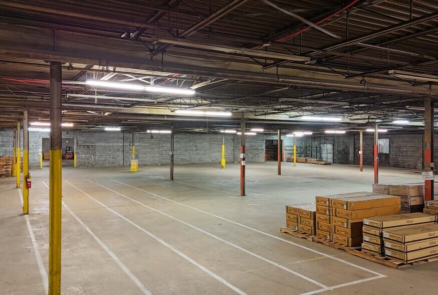 More Photos Of 1769 Latham St, Memphis Distribution For Sale