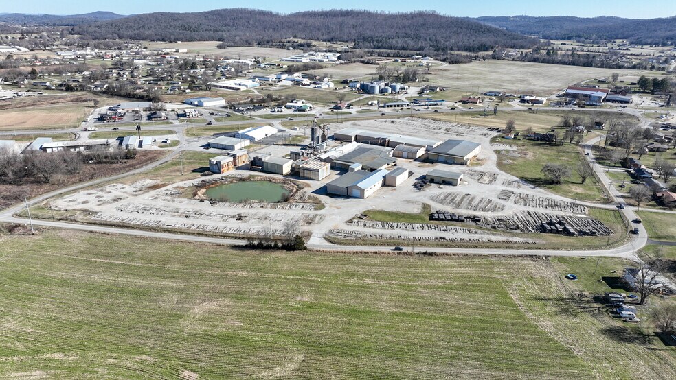 More Photos Of 1921 N Main St, Monticello Unknown For Lease