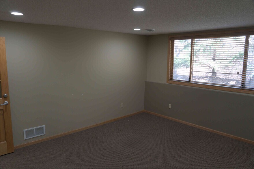 More Photos Of 8925-8929 Aztec Dr, Eden Prairie Office For Lease