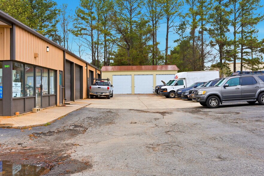 More Photos Of 961 Shallowford Rd NE, Kennesaw Warehouse For Sale