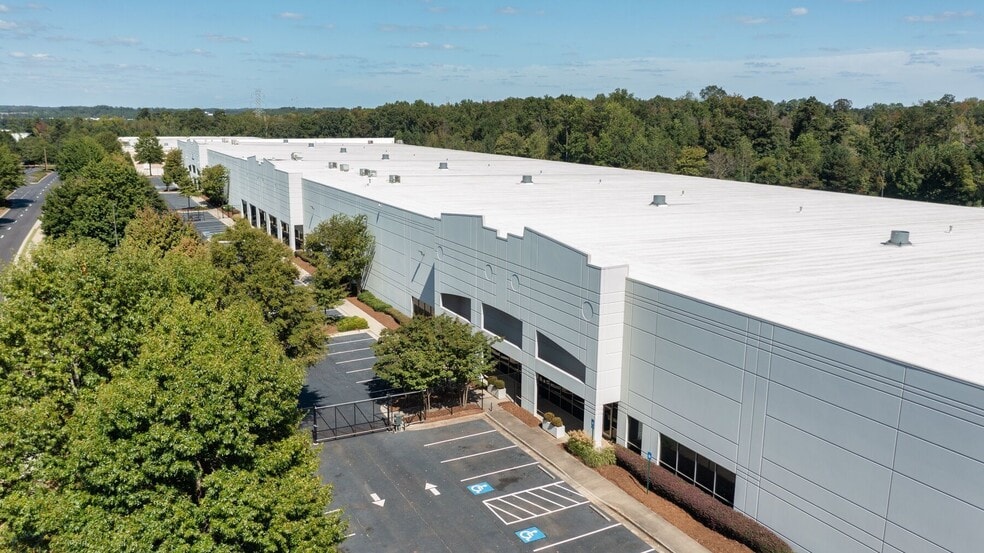 More Photos Of 4800 N Commerce Dr, Atlanta Distribution For Lease