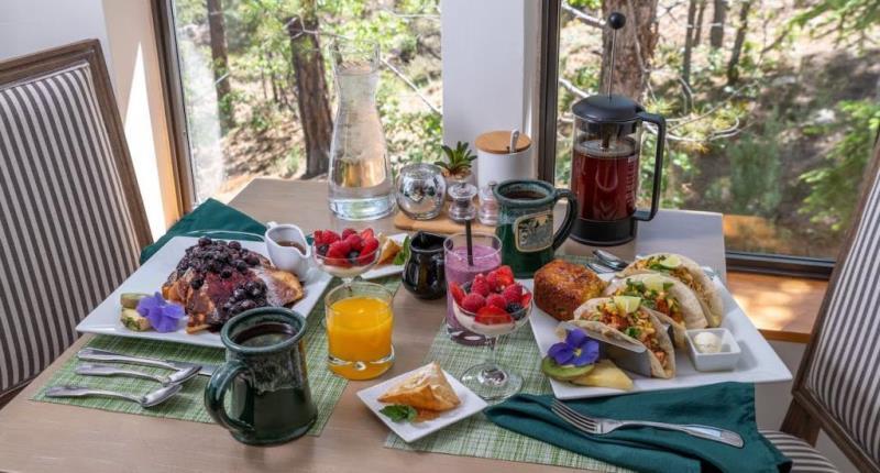 More Photos Of 460 E Sheridan Ave, Williams Hospitality For Sale