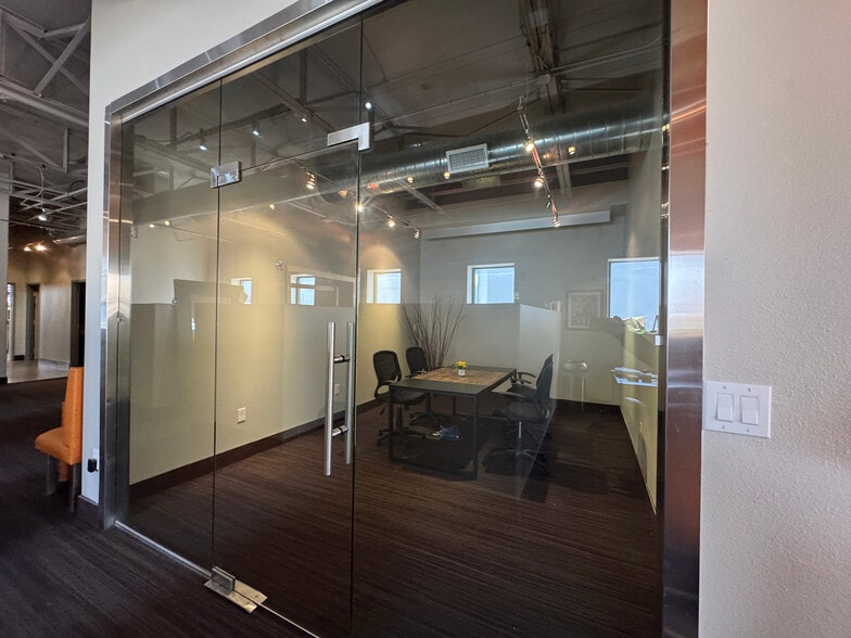 More Photos Of 1807 E Levee St, Dallas Showroom For Sale