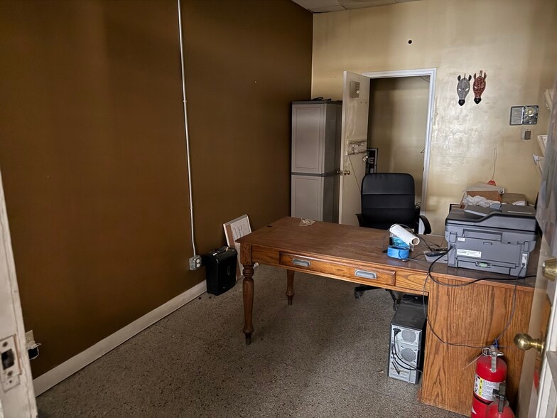 More Photos Of 12 E Main St, Chanute Hotel For Sale