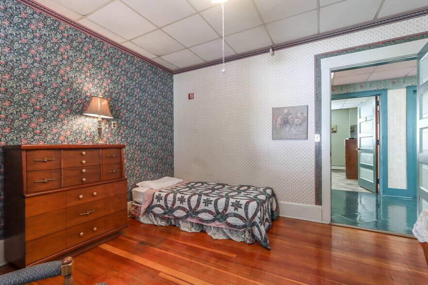 More Photos Of 109 W Lake St, Waupaca Healthcare For Sale
