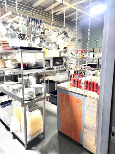 More Photos Of 2135 Columbus Rd, Cleveland Bar For Sale