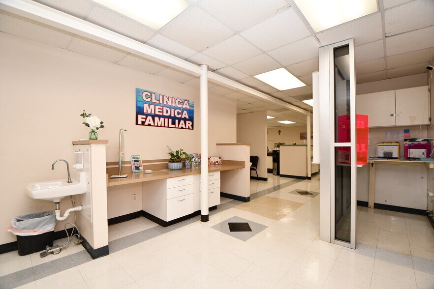 More Photos Of 7118 Harrisburg Blvd, Houston Medical For Sale
