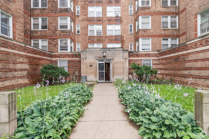 More Photos Of 12700 Shaker Blvd, Cleveland Apartments For Sale