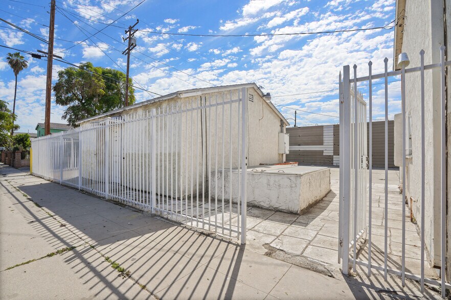 More Photos Of 1108 E 84th Pl, Los Angeles Religious Facility For Sale