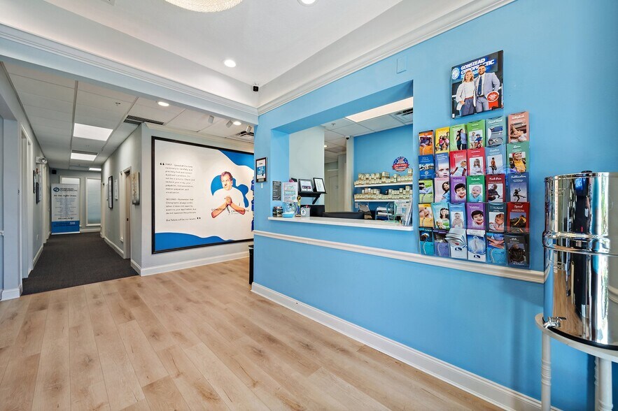 More Photos Of 5652-5654 Marquesas Cir, Sarasota Office For Lease