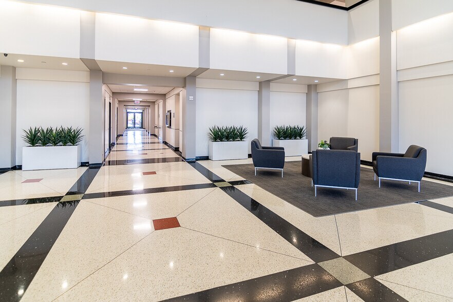 More Photos Of 3701 Algonquin Rd, Rolling Meadows Office For Lease