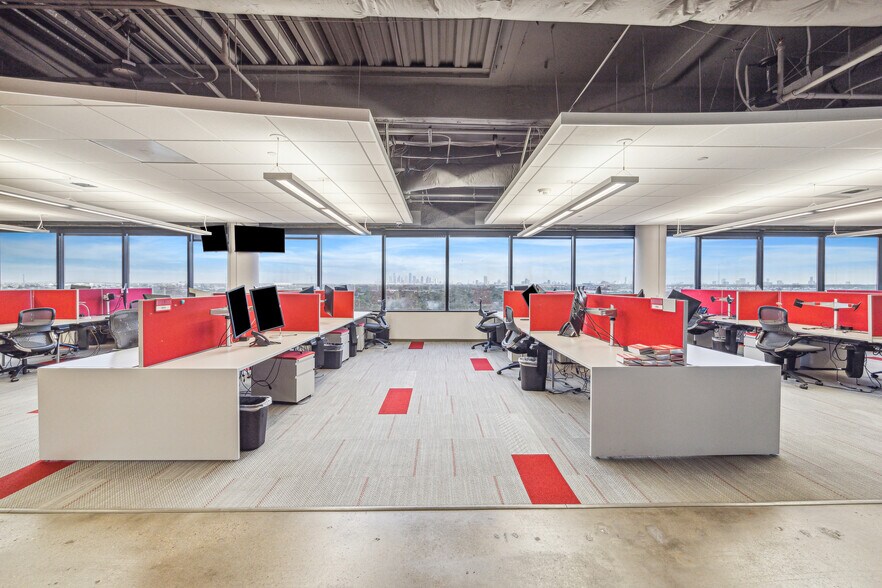 More Photos Of 2707 N Loop W, Houston Office For Lease