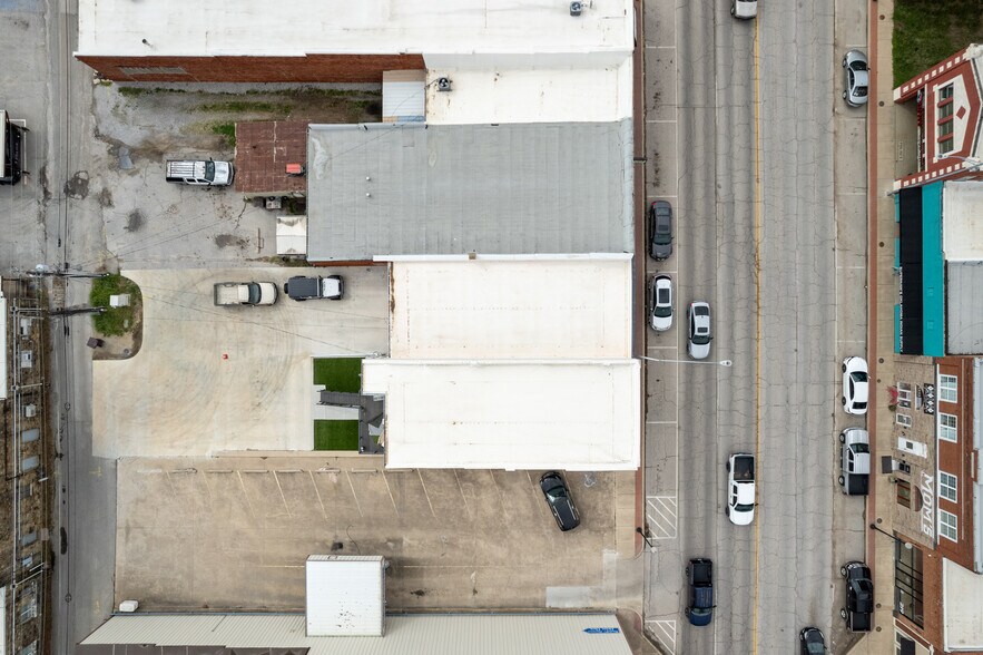 More Photos Of 214 E Rogers Blvd, Skiatook Storefront Retail Office For Sale