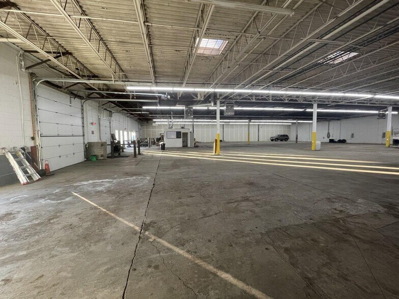 More Photos Of 869-885 Pierce Butler Rt, Saint Paul Light Manufacturing For Lease