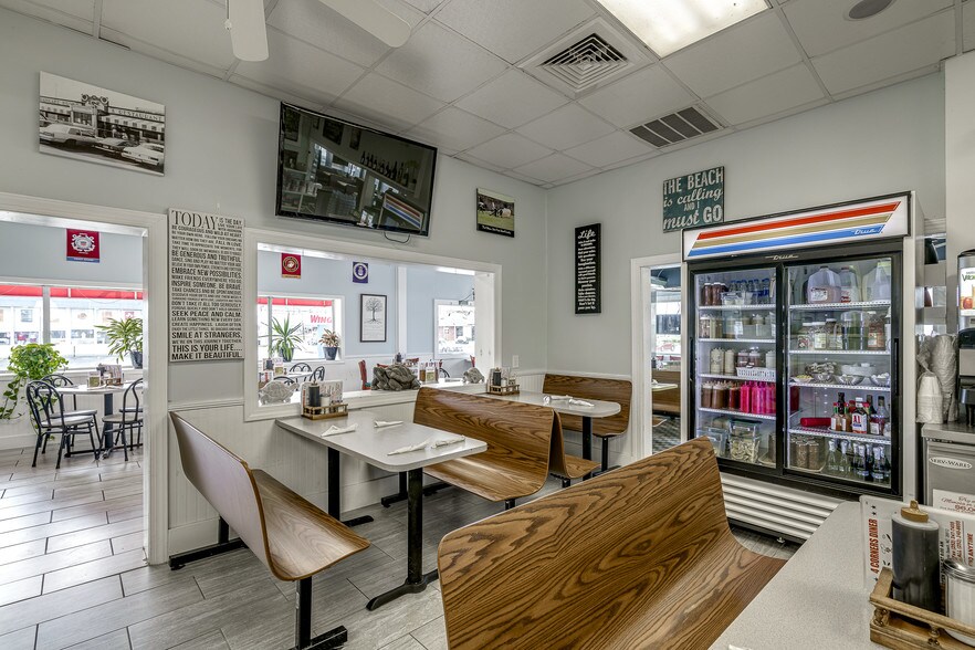 More Photos Of 100 E Fort Macon Rd, Atlantic Beach Restaurant For Sale