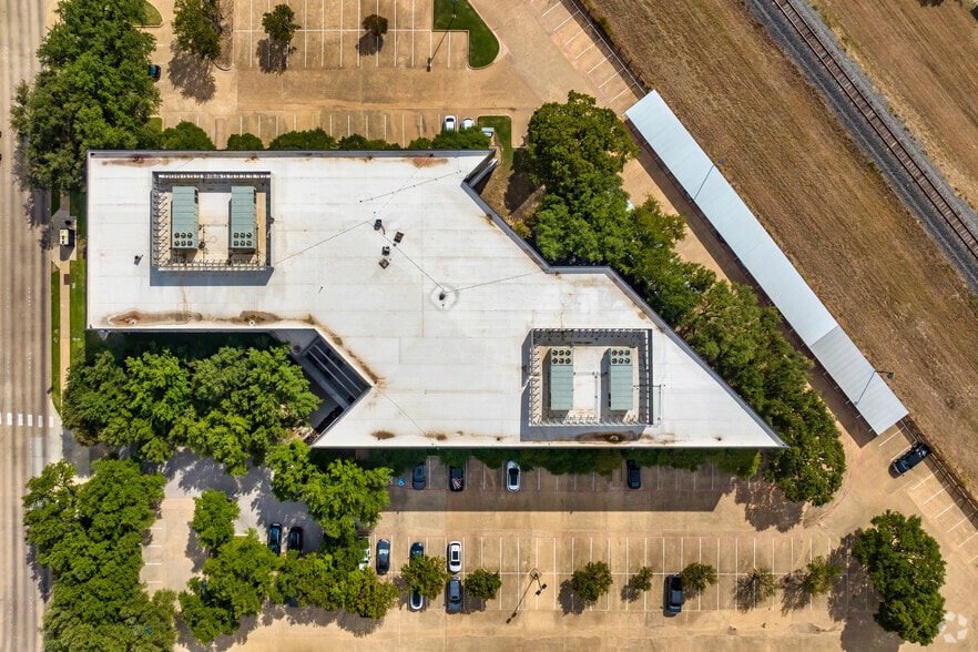 More Photos Of 1651 N Collins Blvd, Richardson Office For Lease