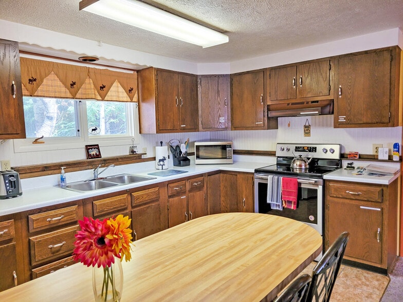 More Photos Of 225 N Geyser St, West Yellowstone Hotel For Sale