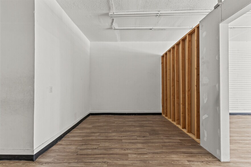 More Photos Of 212 E 11th St, Los Angeles General Retail For Sale