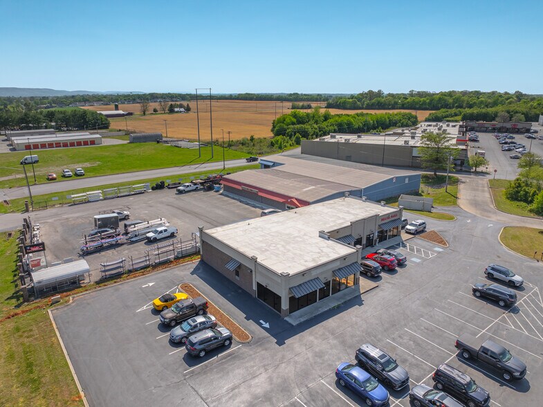 More Photos Of 2585 Decherd Blvd, Decherd Storefront For Lease