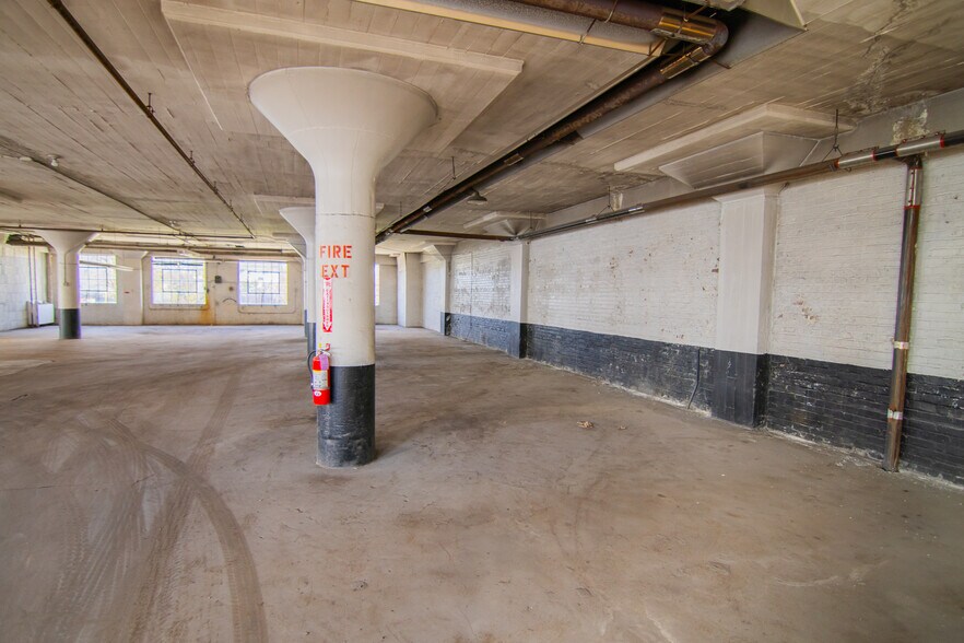 More Photos Of 1439 Sunset Blvd, Steubenville Flex For Sale