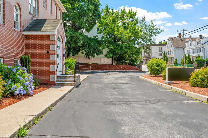 More Photos Of 352 Park Ave, Woonsocket Office For Sale