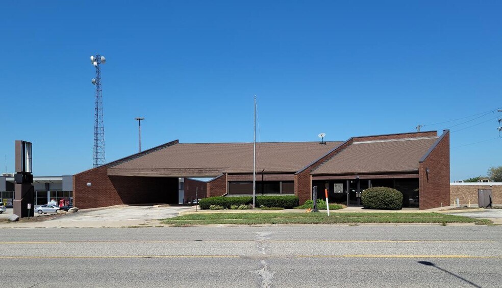 More Photos Of , Champaign General Retail For Sale