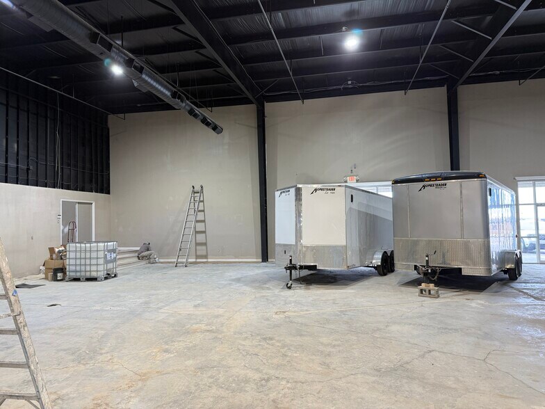 More Photos Of 109 Means Dr, Nicholasville Showroom For Lease