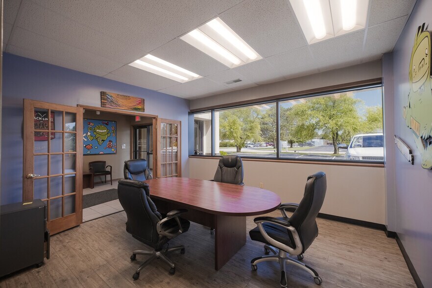 More Photos Of 5237 Commerce Cir, Indianapolis Warehouse For Sale