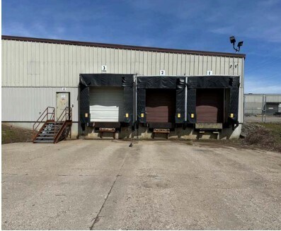 More Photos Of 15401 Industrial Dr, Schoolcraft Warehouse For Lease