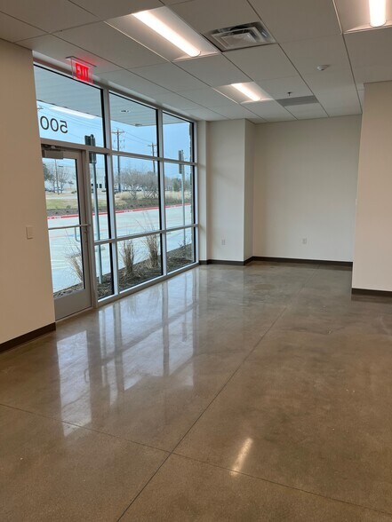 More Photos Of 1100 Lakeside Parkway, Flower Mound Industrial For Lease