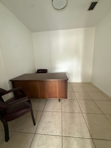 More Photos Of 1657 20th St, Vero Beach Office For Lease