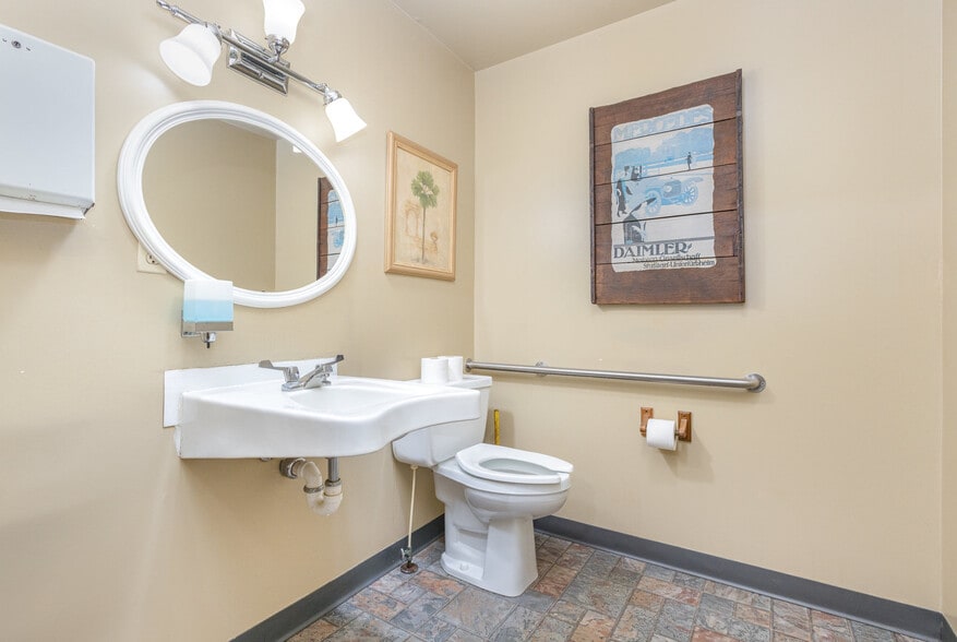 More Photos Of 15220 Kings Hwy, Montross Restaurant For Sale